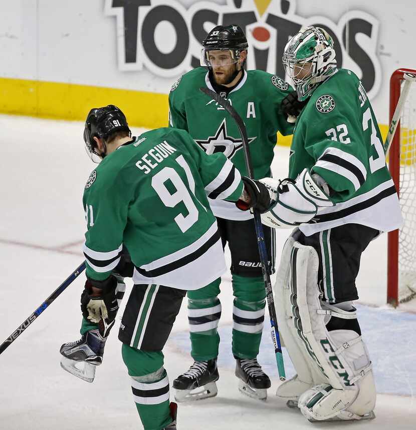 Dallas Stars goalie Kari Lehtonen (32) and defenseman Alex Goligoski (33) watch center Tyler...