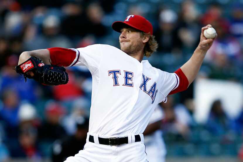 Apr 28, 2015; Arlington, TX, USA; Texas Rangers starting pitcher Ross Detwiler (47) delivers...