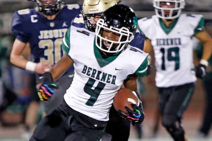 Richardson Berkner RB Jamary Williams (4) picks up a first down during the first half of a...