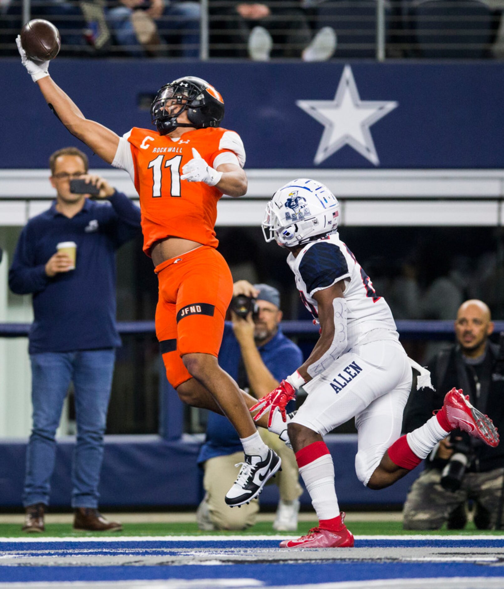 Rockwall wide receiver Jaxon Smith-Njigba (11) catches a pass in the end zone for a...