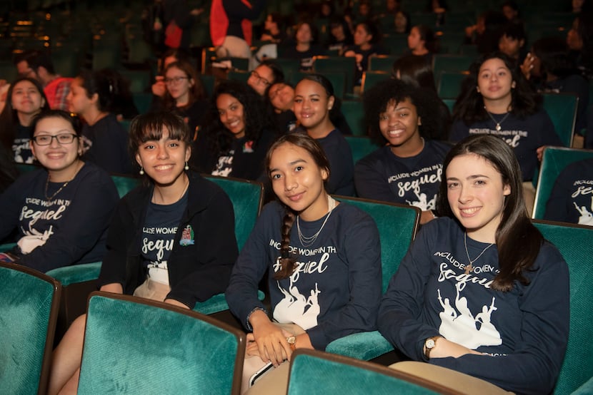 A group of Dallas ISD Students attend Hamilton courtesy of Broadway Dallas and its supporters