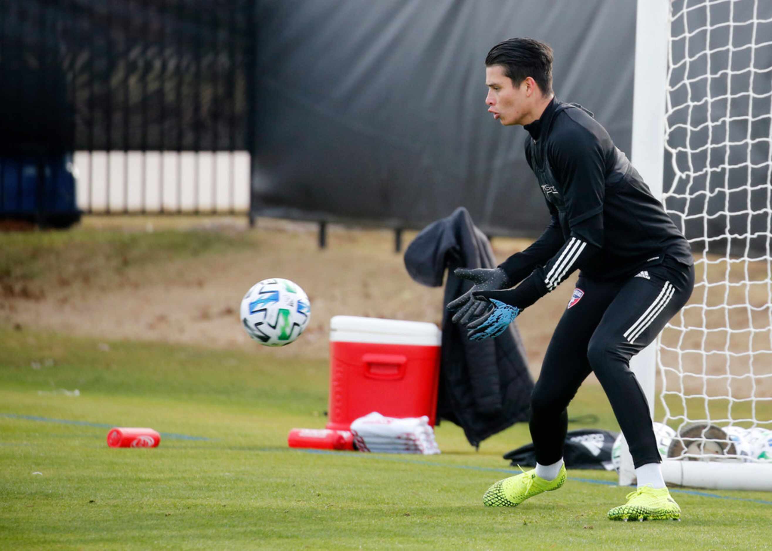 FC Dallas goalkeeper Jesse Gonzalez (1) stops the ball during the first practice of...