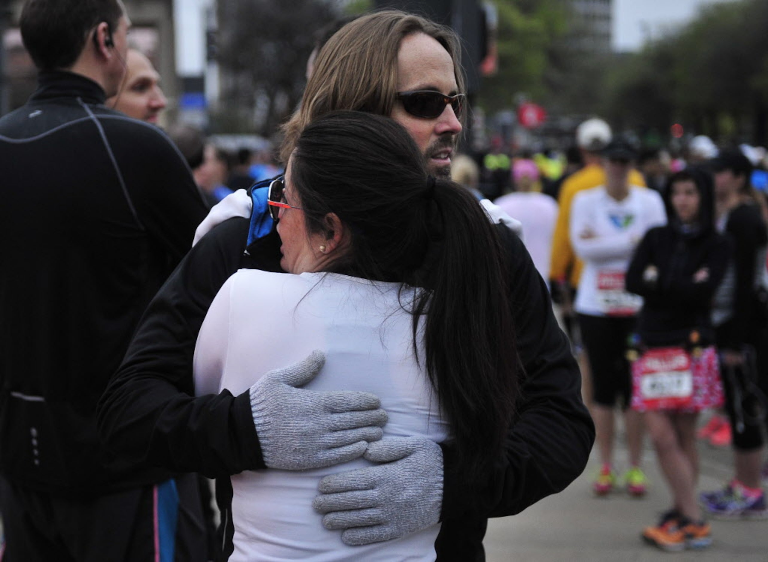 Eric Lindberg and his wife Sharon Lindberg share a hug before the start of the Dallas Rock...