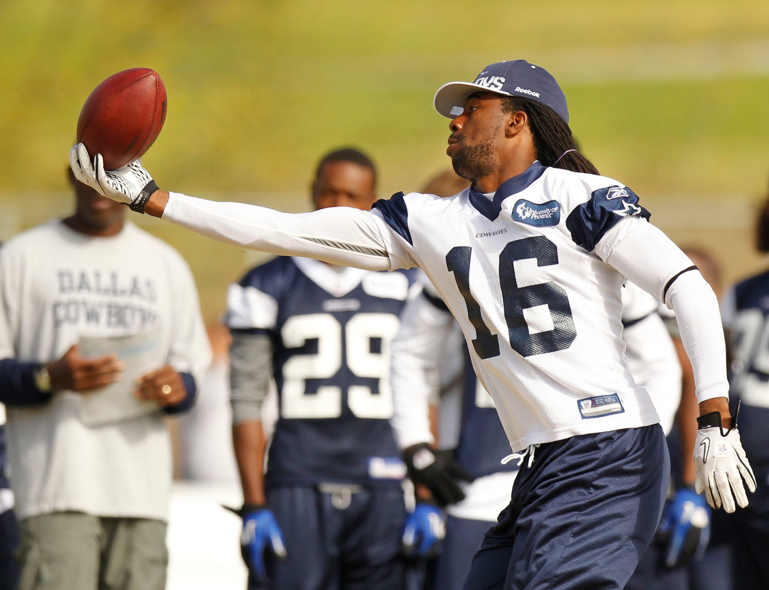 Oct. 25, 2010 - Arlington, Texas, United States of America - Dallas Cowboys  wide receiver Jesse Holley #16 pumps up the crowd prior to kicking off in  1st half action as the