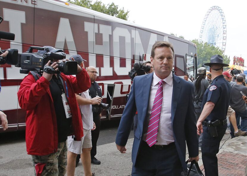 Oklahoma head coach Bob Stoops arrives at the stadium before the Oklahoma University Sooners...