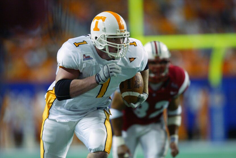 ATLANTA - DECEMBER 31:  Tight end Jason Witten #1 of the University of Tennessee Volunteers...