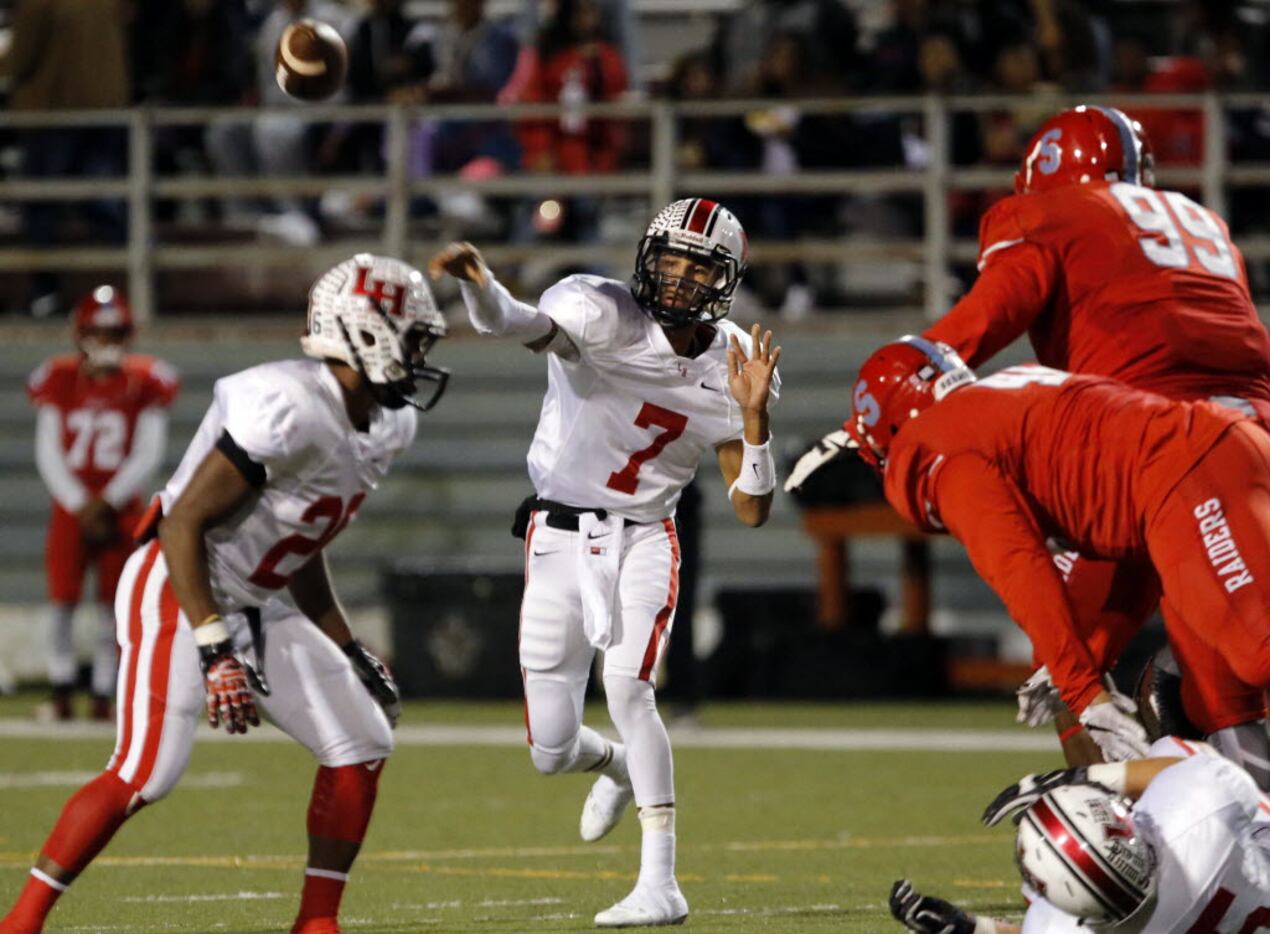 (TXHSFB) Lake Highlands QB Brendyn Gettens (7) throws a pass during the first half of a high...
