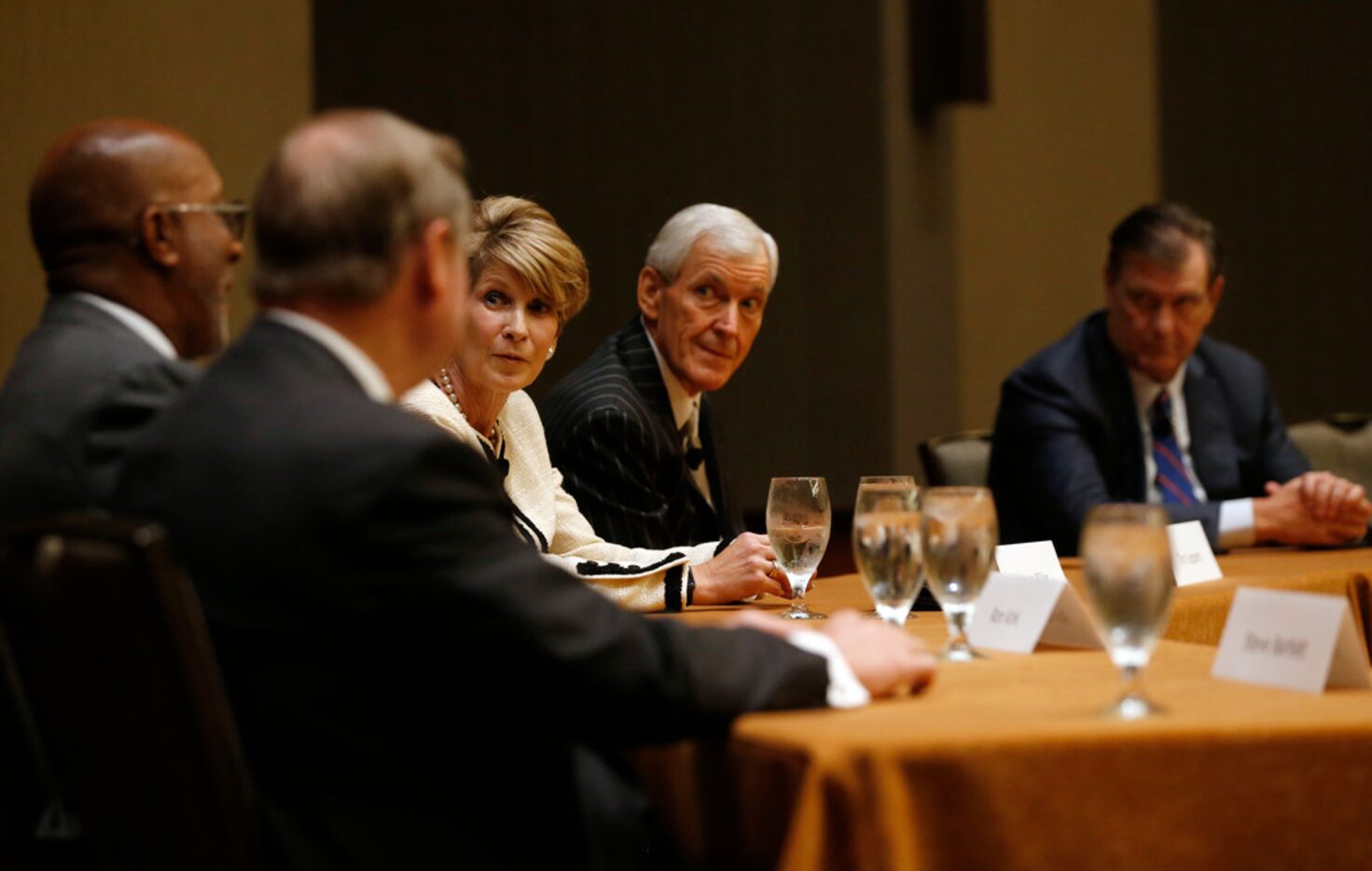 Former Dallas Mayor Ron Kirk (left) talks as former mayors (from left) Steve Bartlett),...