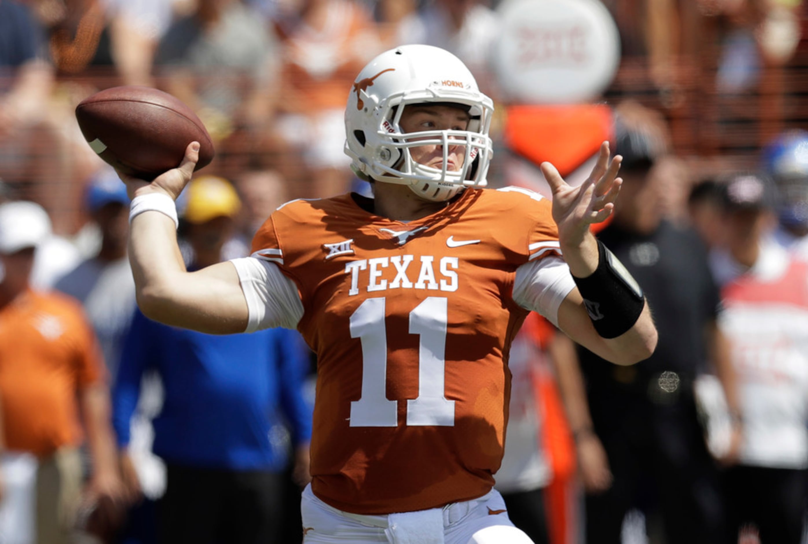 QB Sam Ehlinger spreading the TDs around in Texas offense