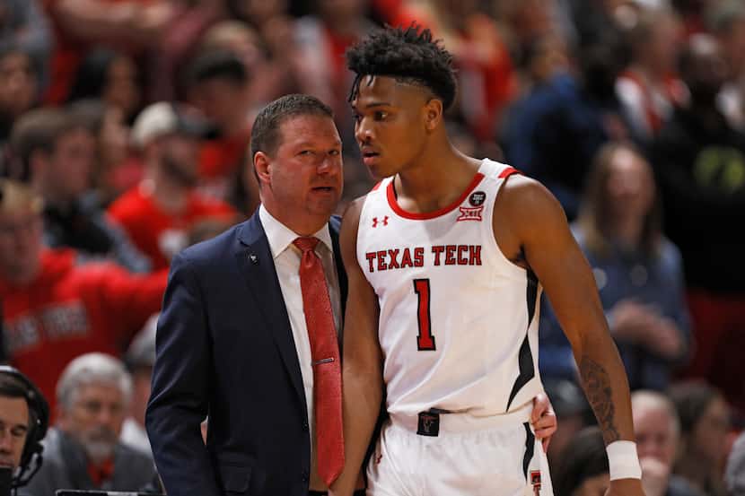 Texas Tech coach Chris Beard, left, talks to Terrence Shannon Jr. (1) during the first half...