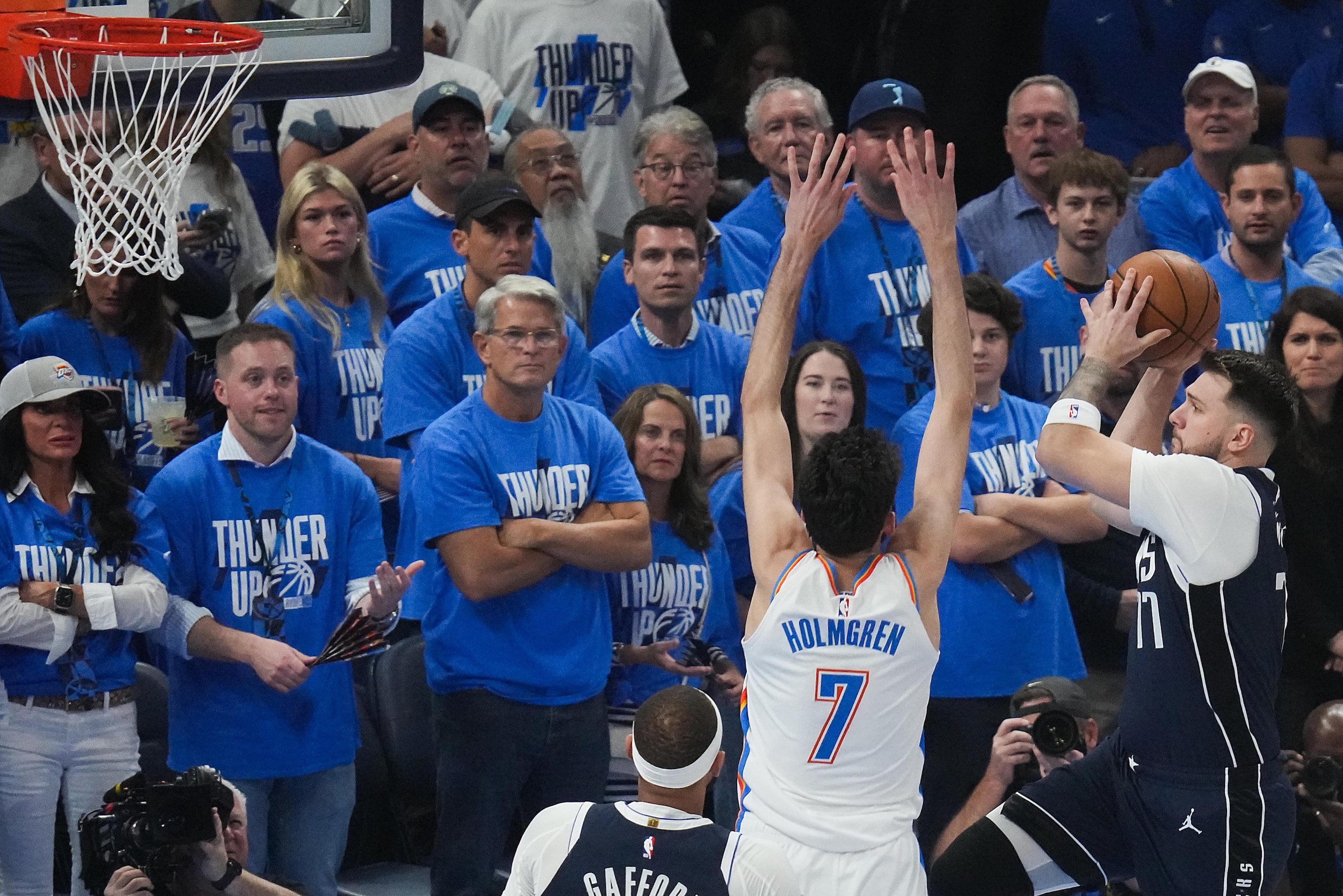 Dallas Mavericks guard Luka Doncic (77) shoots over Oklahoma City Thunder forward Chet...