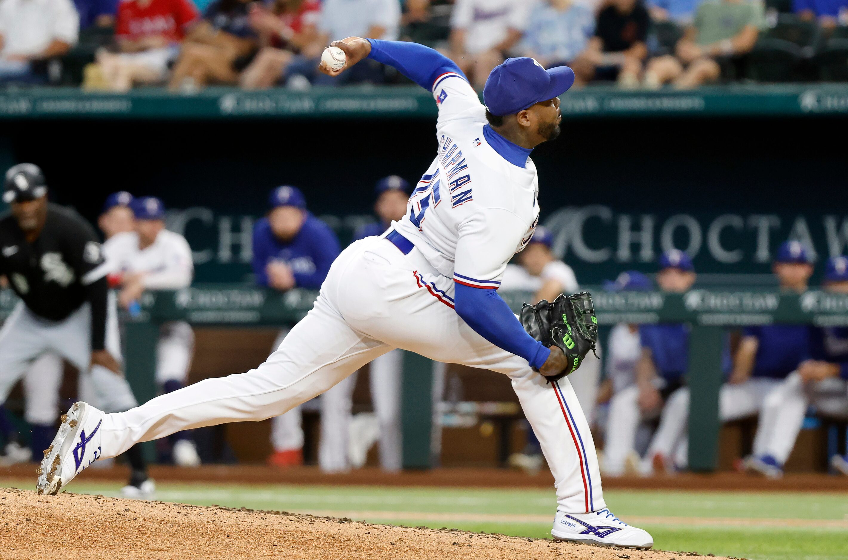 Texas Rangers relief pitcher Aroldis Chapman (45) throws against the Chicago White Sox...