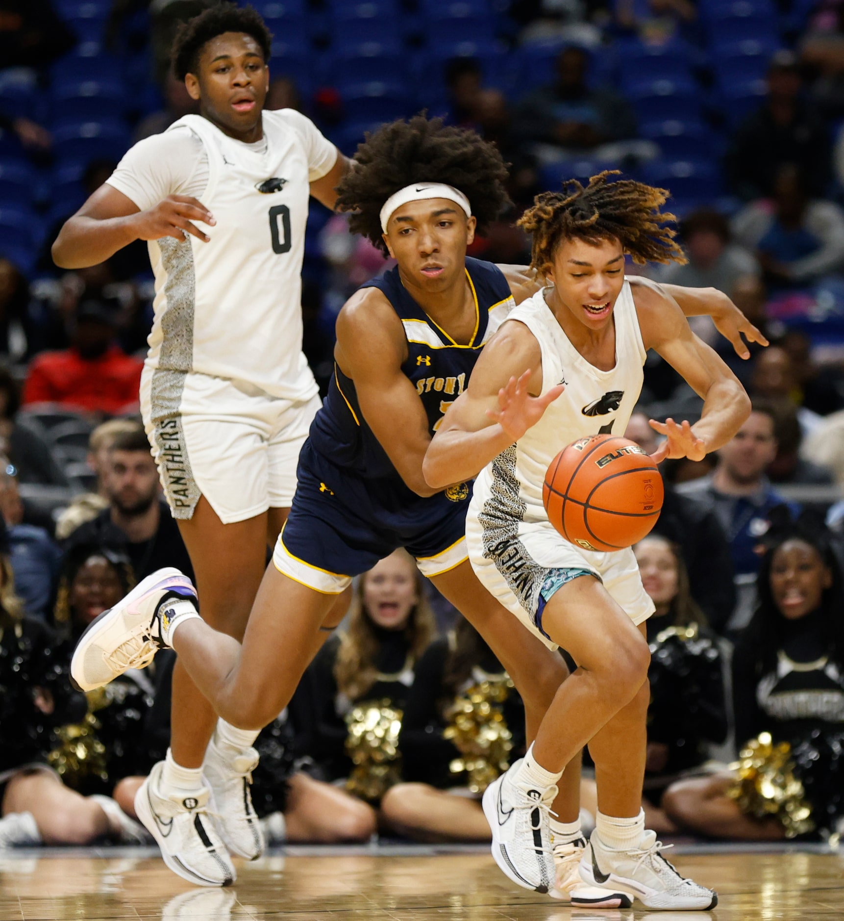 Plano East's Jordan Mizell (4) steals the ball from Round Rock Stony Point's Alan Guyton Jr....