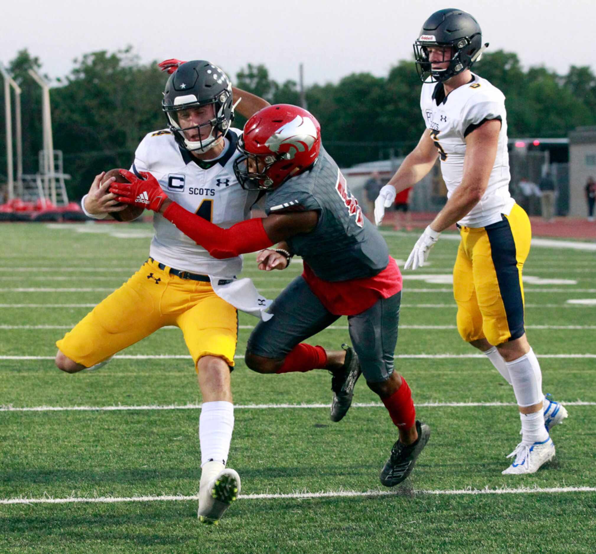 Highland Park QB Chandler Morris (4) dashes into the end zone for a touchdown during the...