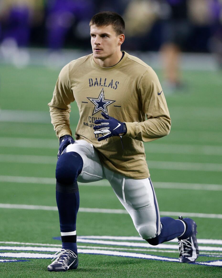 Cowboys-Vikings pregame photos: Jaylon Smith reps 'Hot Boyz' black cat shirt,  Ezekiel Elliott mirrors Dak Prescott in warmups