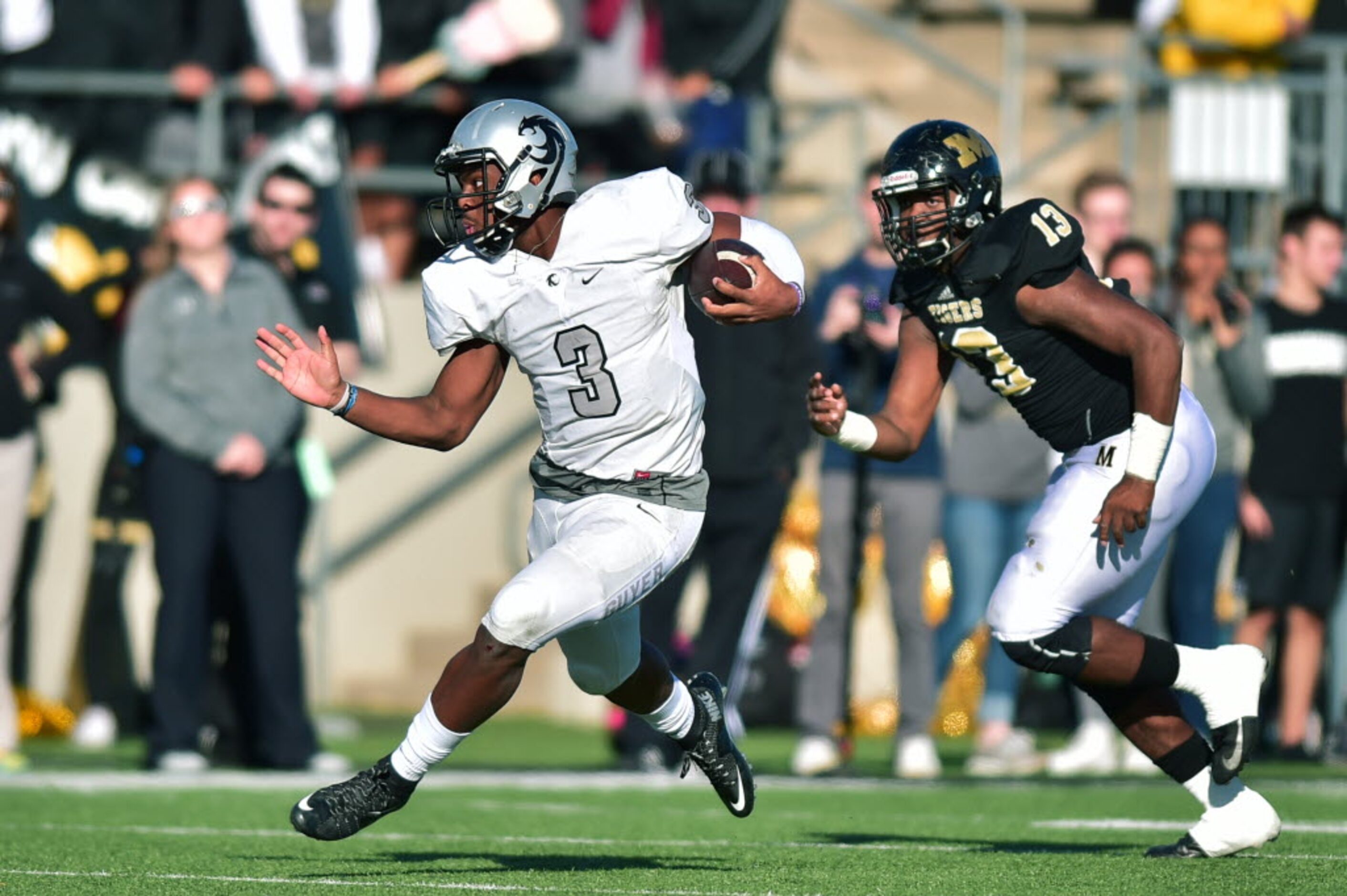 Guyer junior quarterback Shawn Robinson (3) scrambles with the ball against Mansfield, in a...