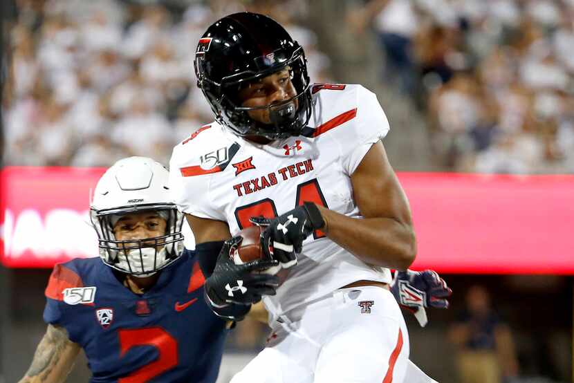 Texas Tech wide receiver Erik Ezukanma (84) catches the ball in front of Arizona cornerback...