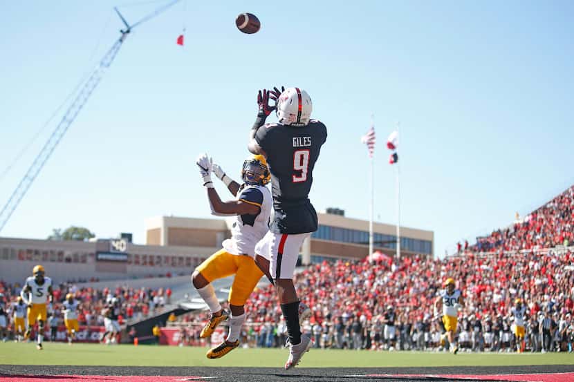 Texas Tech's Jonathan Giles (9) catches a touchdown pass against West Virginia during an...