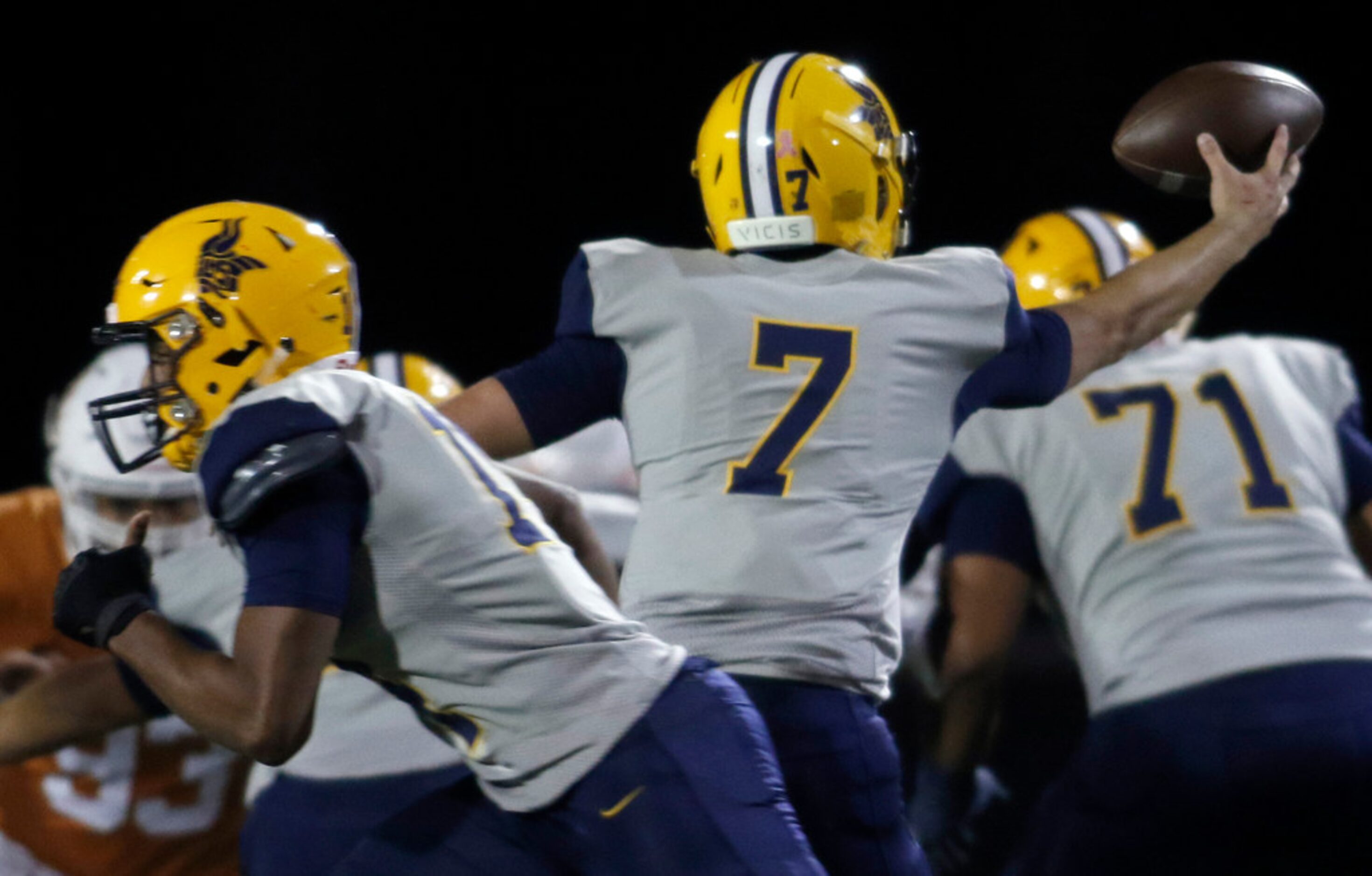 Arlington Lamar quarterback Jack Dawson (7) reaches to pull in a wide snap from center...