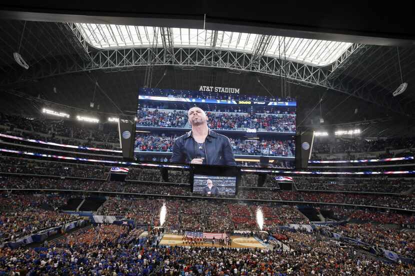 Musician Daughtry performs the national anthem during the University of Florida Gators vs....