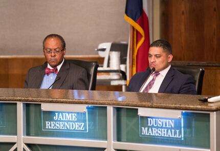 Trustees Lew Blackburn (left) and Jaime Resendez at a DISD board meeting.