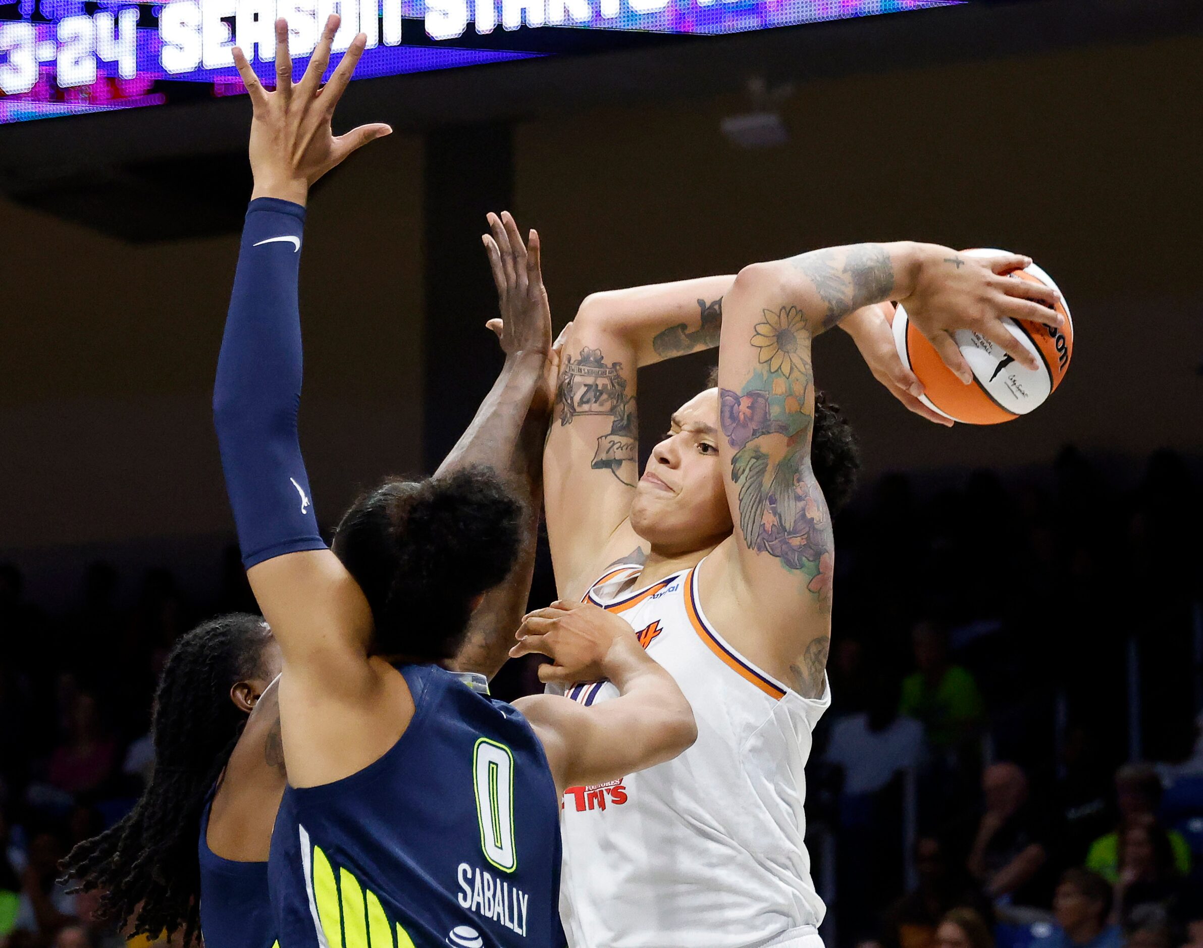 Phoenix Mercury center Brittney Griner (42) looks to pass over Dallas Wings forward Natasha...