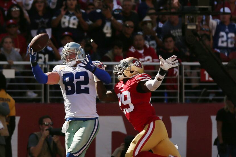 Dallas Cowboys tight end Jason Witten (82) catches an 18-yard pass for a touchdown from...