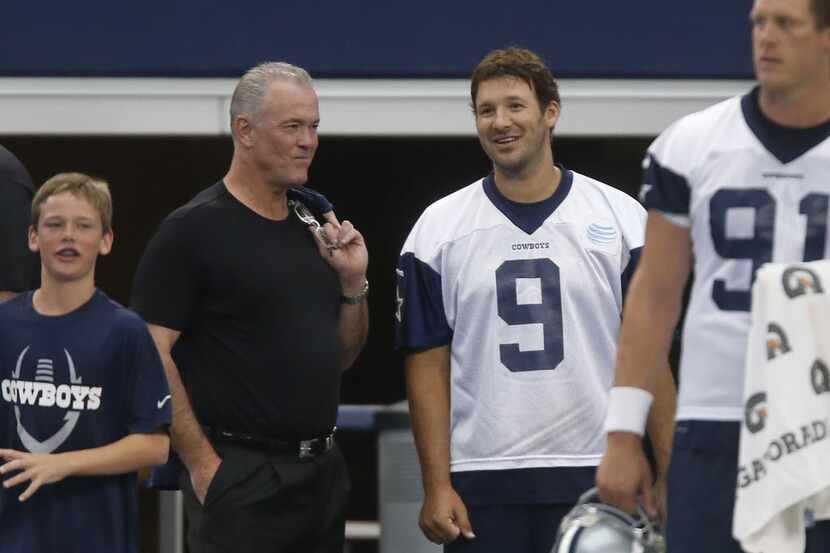 Dallas quarterback Tony Romo (9) visits with Cowboys executive Stephen Jones on the...