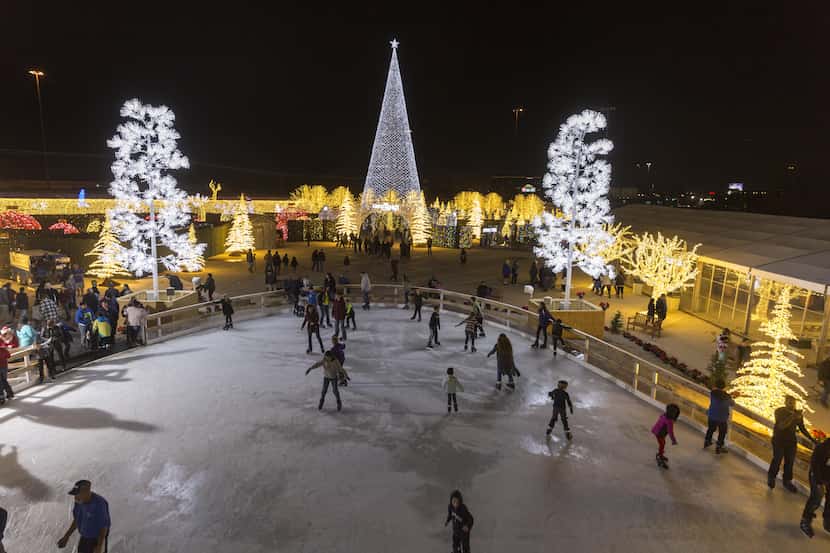 Enchant Christmas de Arlington es uno de los lugares en el Norte de Texas que cuenta con...