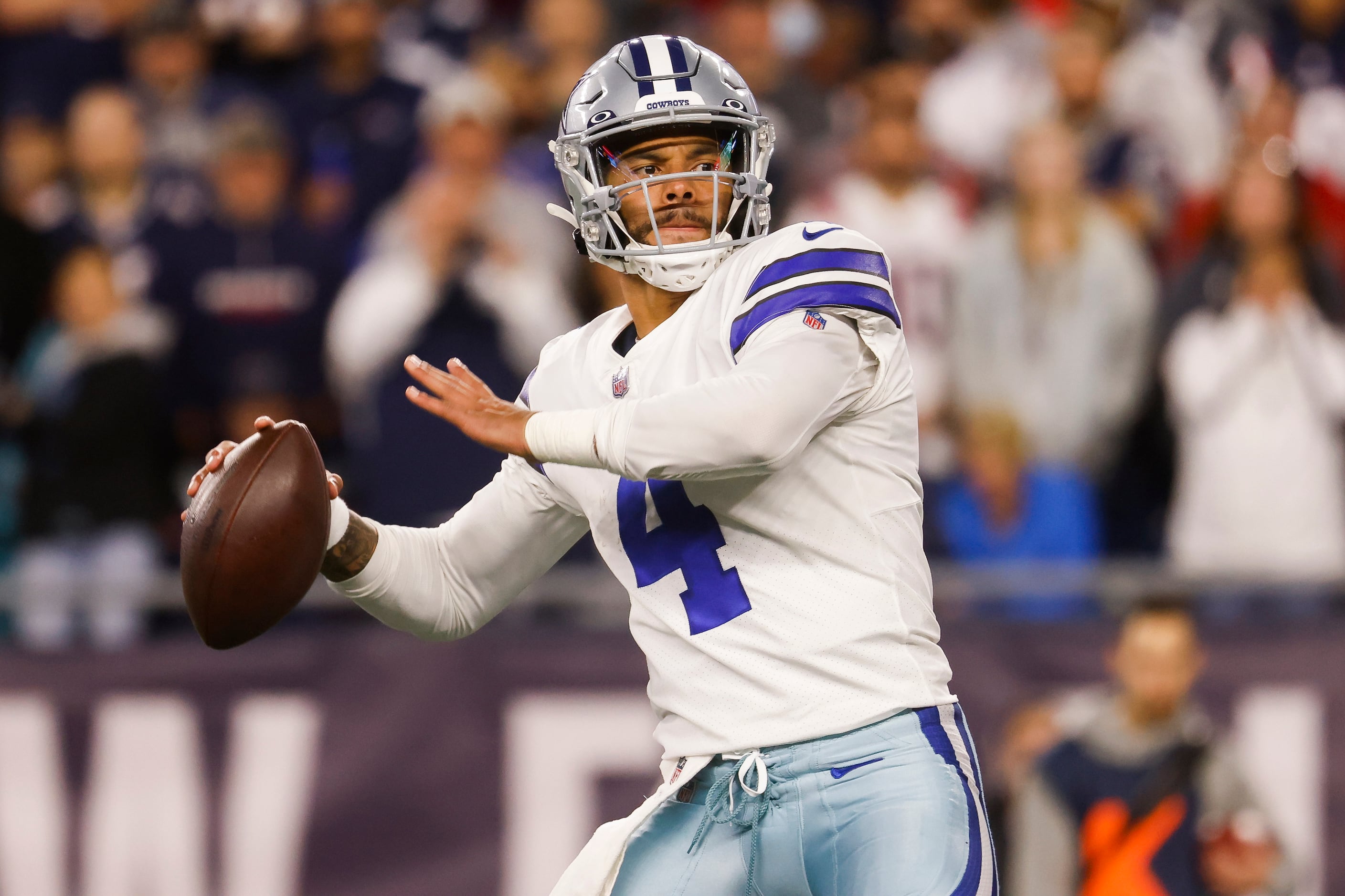 Dallas Cowboys quarterback Dak Prescott (4) sets up a touchdown pass to Dallas Cowboys wide...
