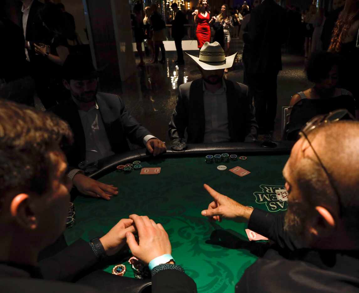People play Texas hold ‘em  poker on New Years Eve at the Statler in Dallas, Friday, Dec....
