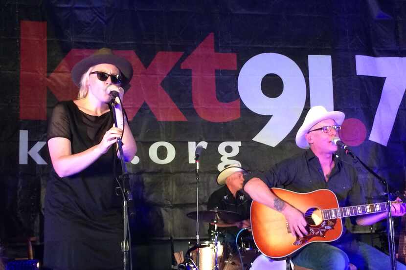 Sarah Jaffe joins the Toadies for " Beside You" at the 8th annual Dia de los Toadies...