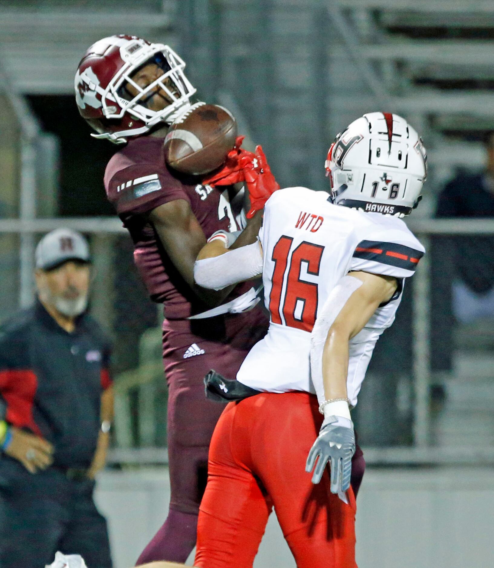 Mesquite High WR Gervin McCarthy (3) can’t hold onto a long pass, as Rockwall Heath’s Brady...