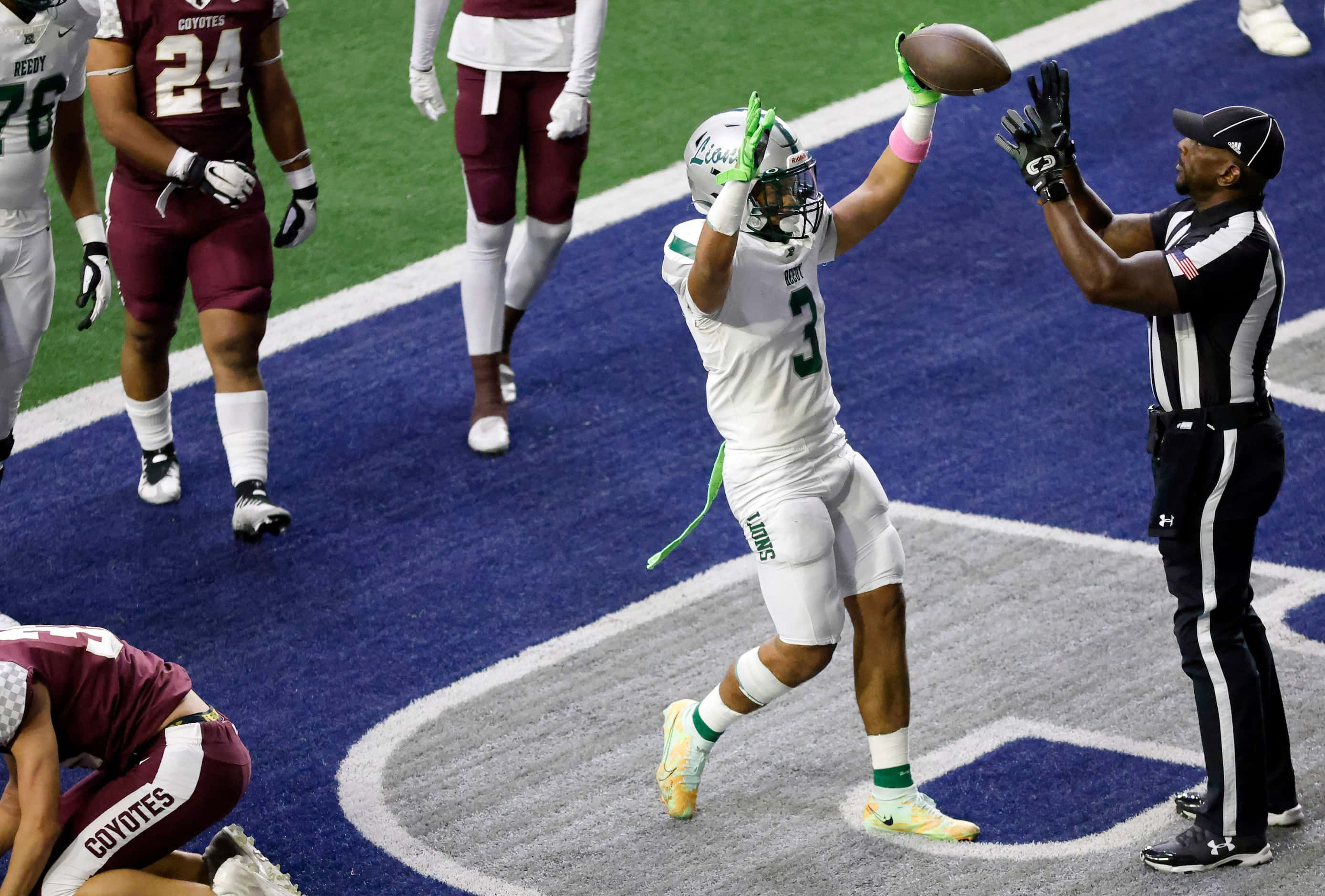 Frisco Reedy running back Dennis Moody (3) hands the ball to the official after scoring a...