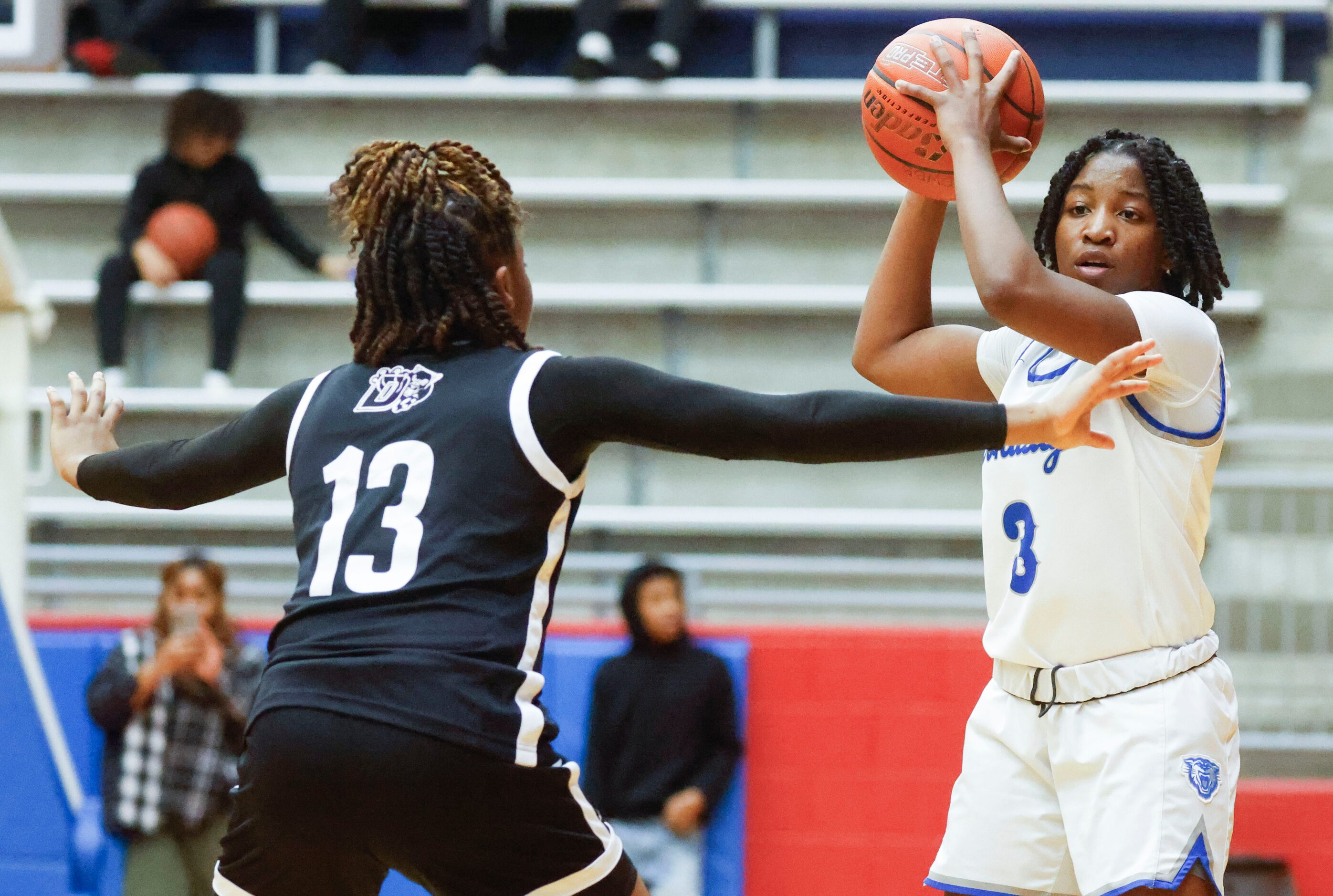 Duncanville high’s Samari  Holeman (left) guards Conway’s Samyah Jordan during the second...