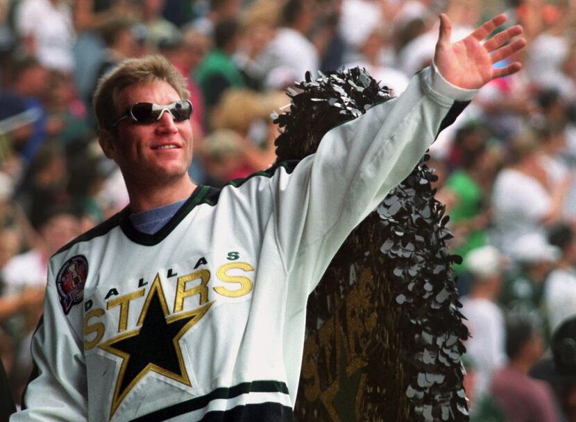 Dallas Stars right wing Brett Hull waves to the crowd during the Stanley Cup Championship...