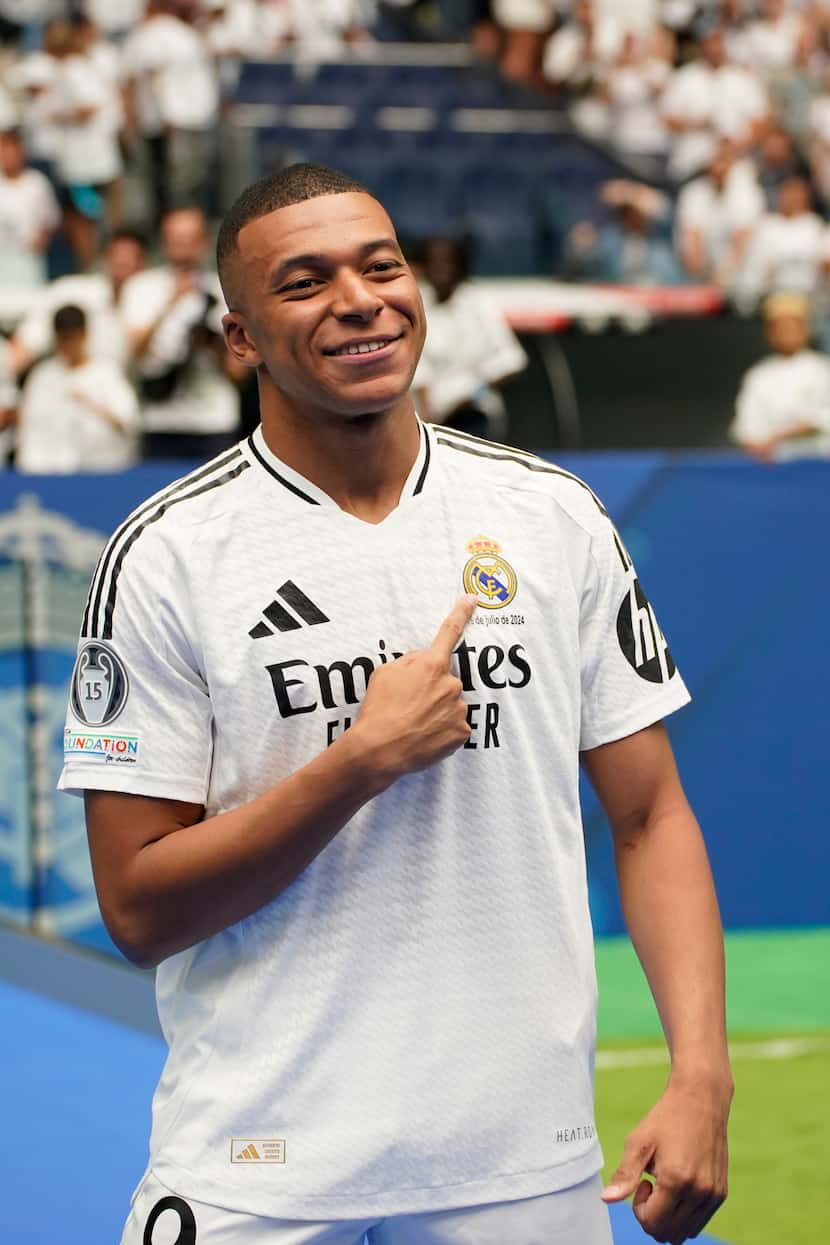 Kylian Mbappé se vistió por fin el martes con la camiseta del Real Madrid.