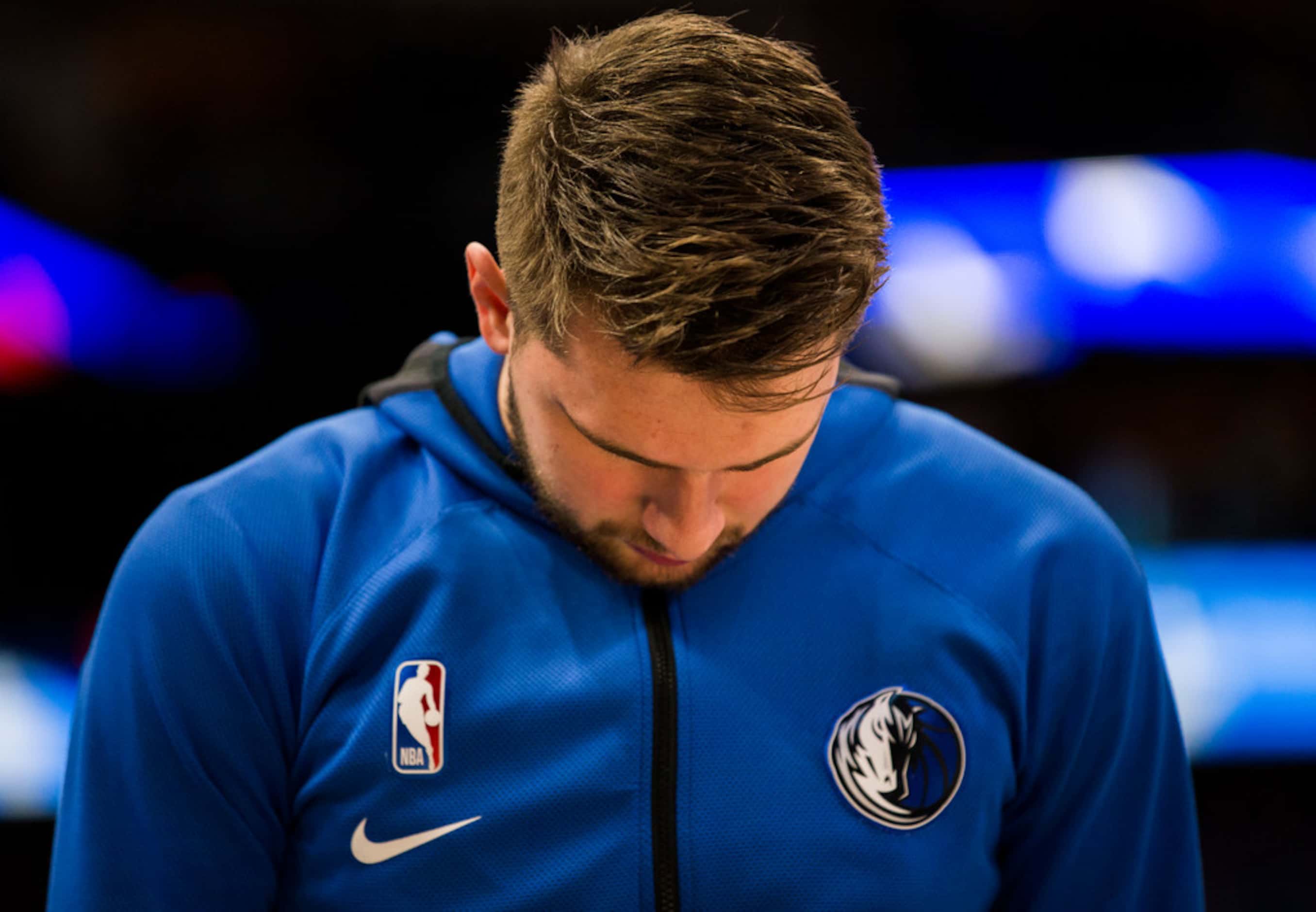 Dallas Mavericks guard Luka Doncic (77) observes a moment of silence during a tribute to...