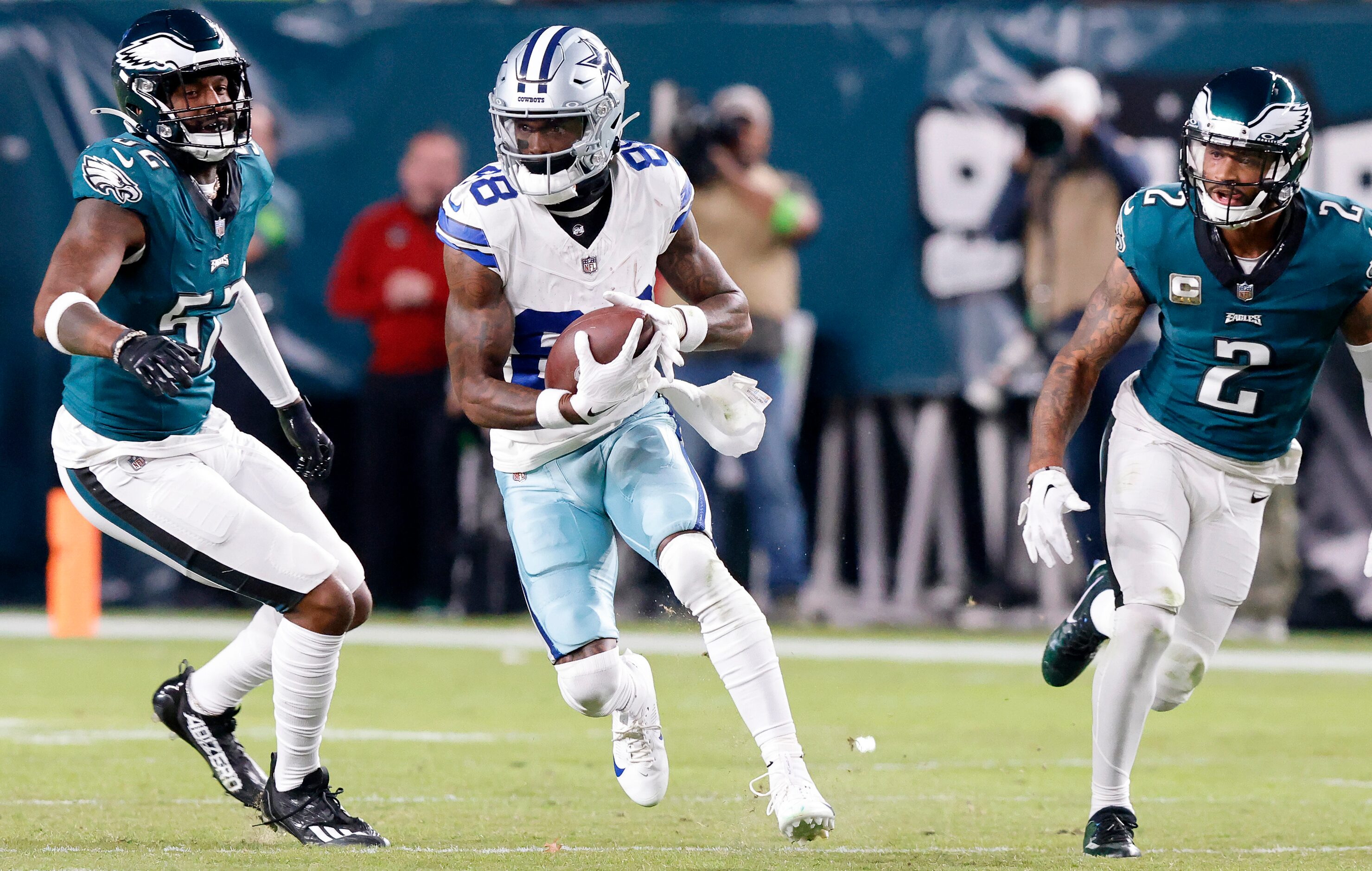 Dallas Cowboys wide receiver CeeDee Lamb (88) makes a second quarter catch and run against...