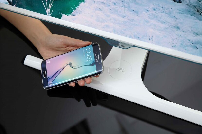 
The SE370 has a spot to wirelessly charge your phone
