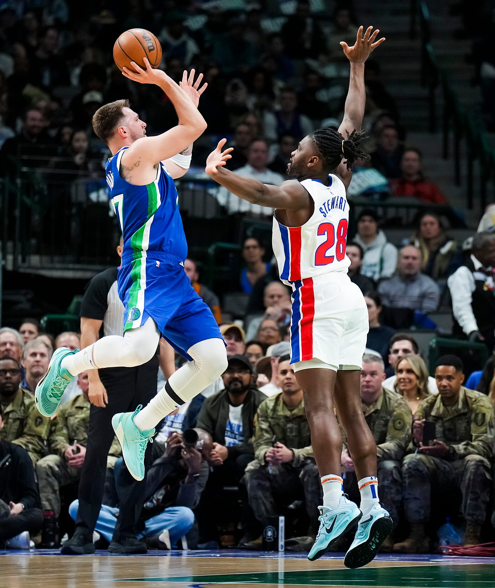 Dallas Mavericks guard Luka Doncic (77) shoots over Detroit Pistons center Isaiah Stewart...