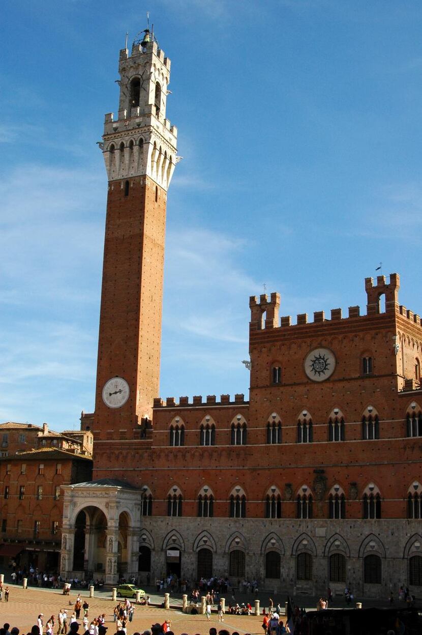 
Strolling around the Piazza del Campo is a favorite pastime in Siena. 
