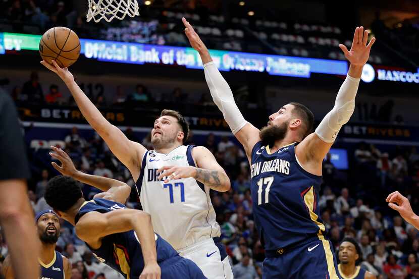 Dallas Mavericks guard Luka Doncic (77) shoots the ball in front of New Orleans Pelicans...