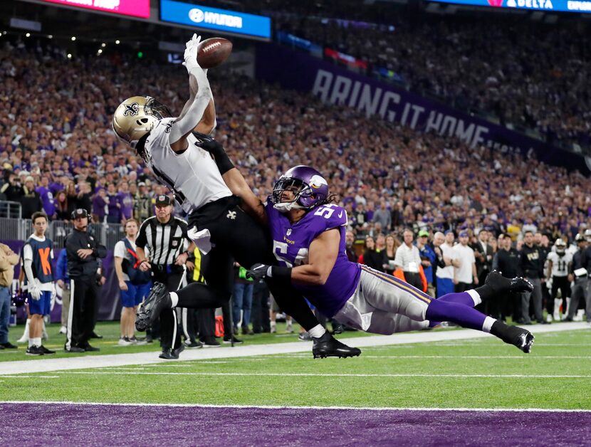 New Orleans Saints running back Alvin Kamara (41) makes catch for a touchdown over Minnesota...