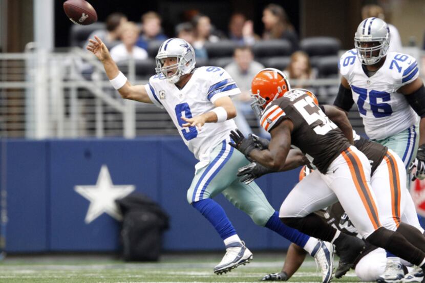 Dallas Cowboys quarterback Tony Romo (9) gets rid of the ball as Cleveland Browns middle...