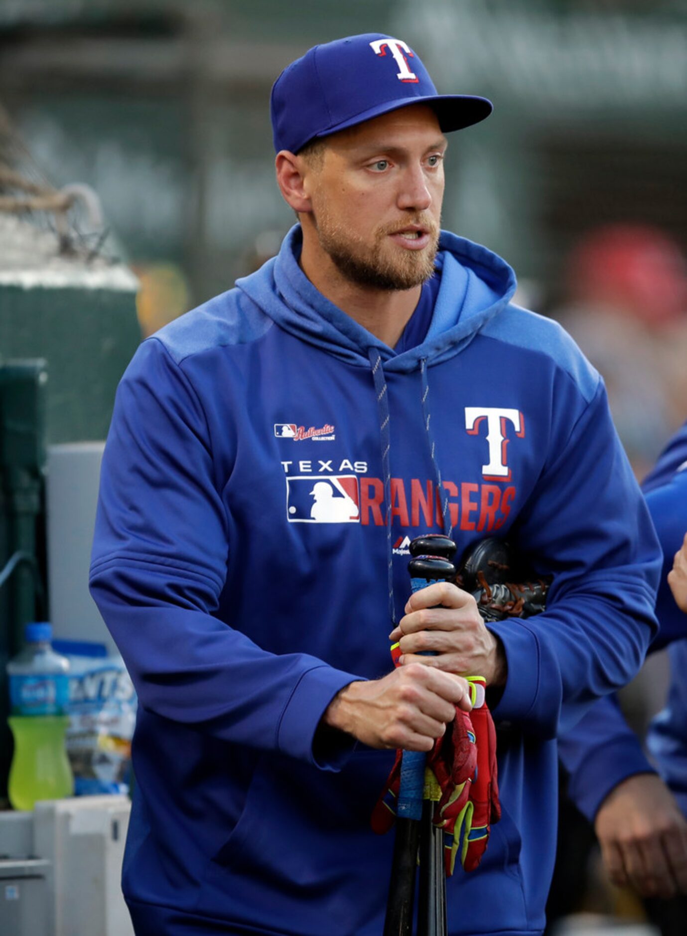 Texas Rangers' Hunter Pence prepares for the baseball game against the Oakland Athletics...