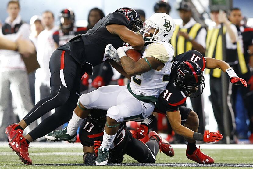 Baylor Bears running back Shock Linwood (32) carries the ball against the Texas Tech Red...