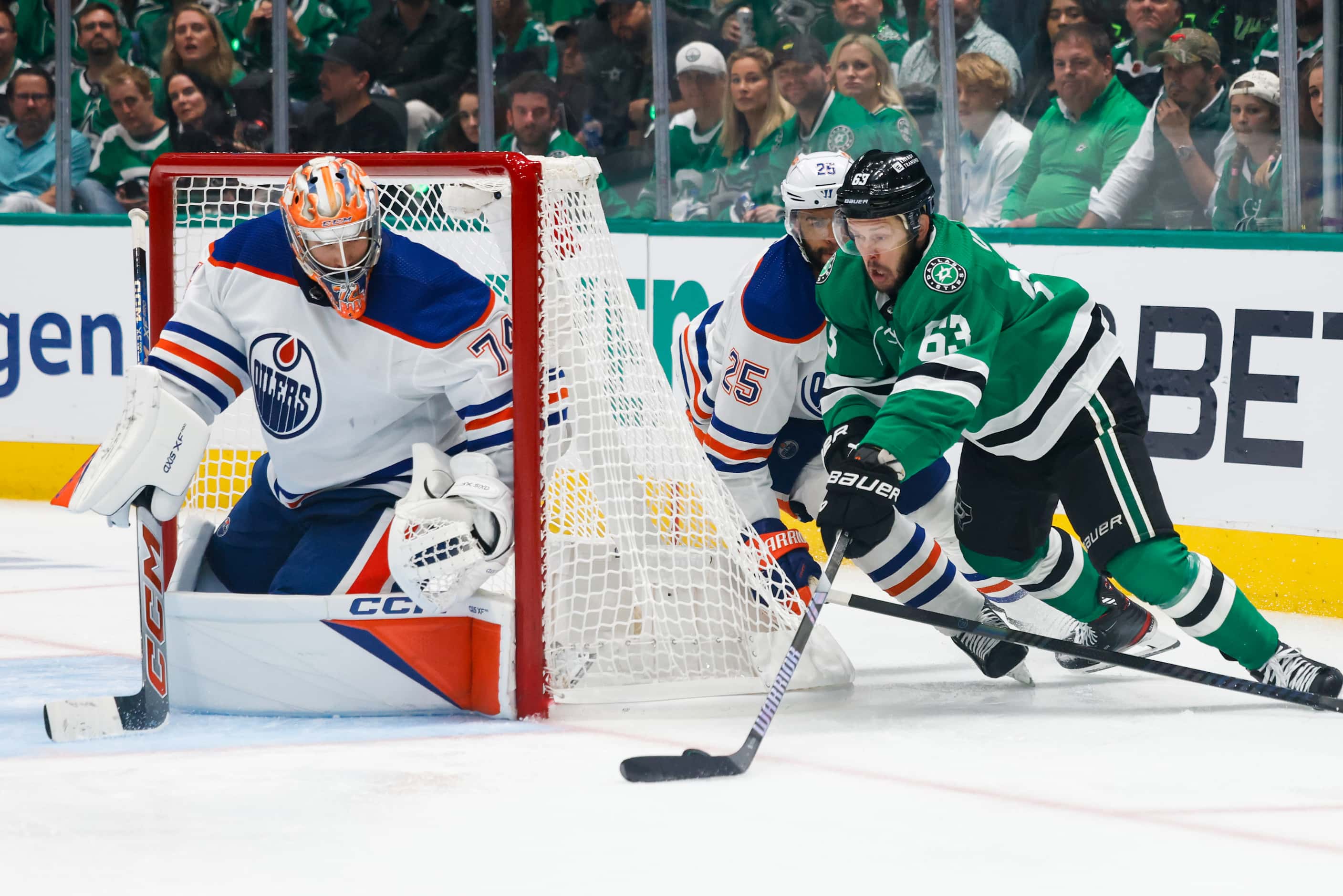 Dallas Stars right wing Evgenii Dadonov (63) skates around the net as Edmonton Oilers...