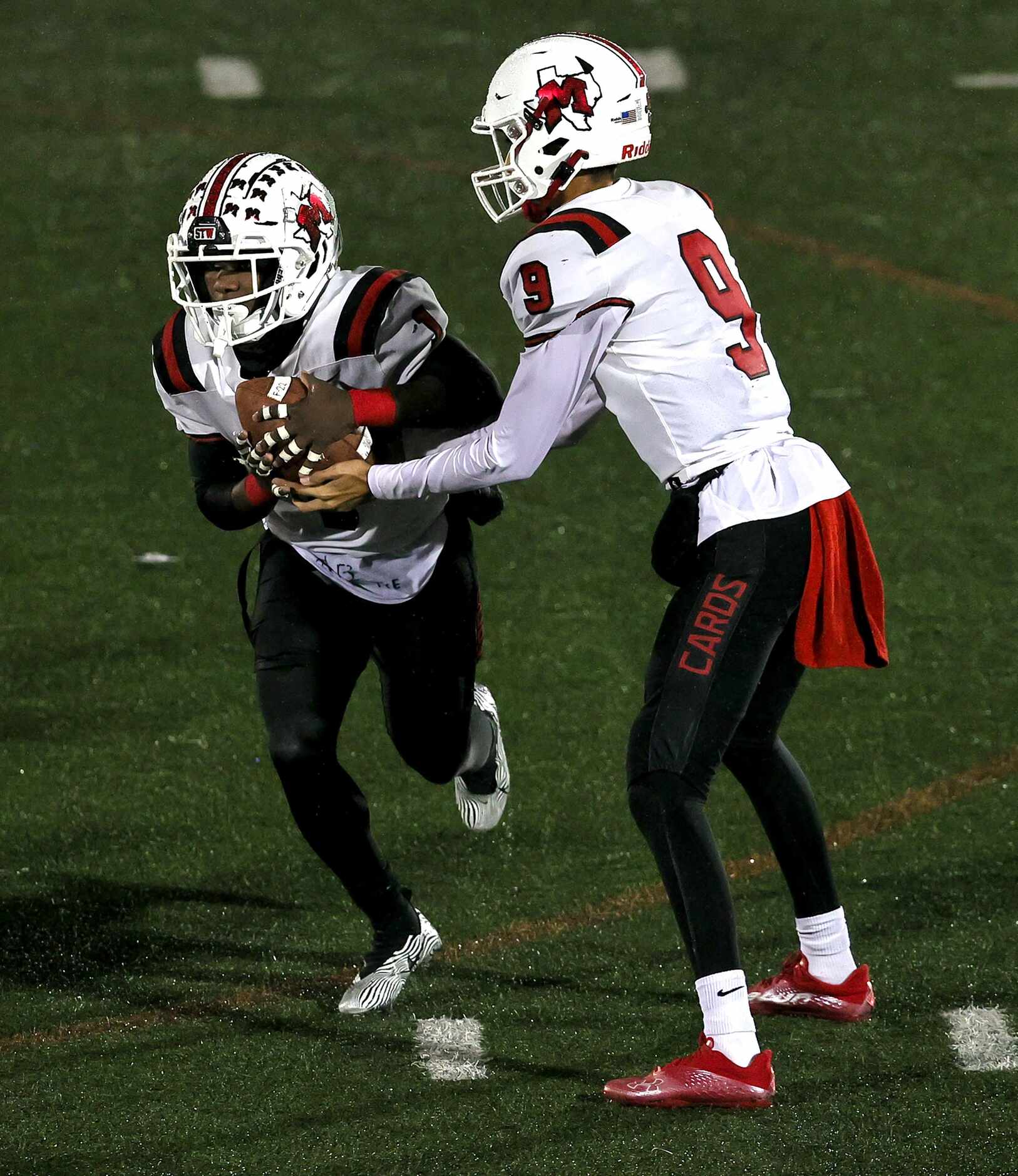 MacArthur running back Darelle Smith gets the hand off from quarterback Glendon Willis (9)...