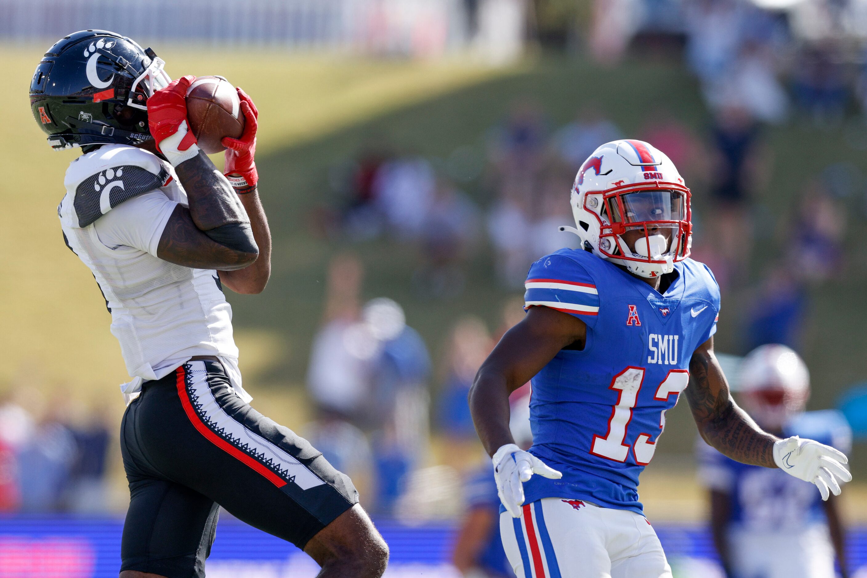 Cincinnati safety Ja'von Hicks (3) intercepts a pass intended for SMU wide receiver Roderick...